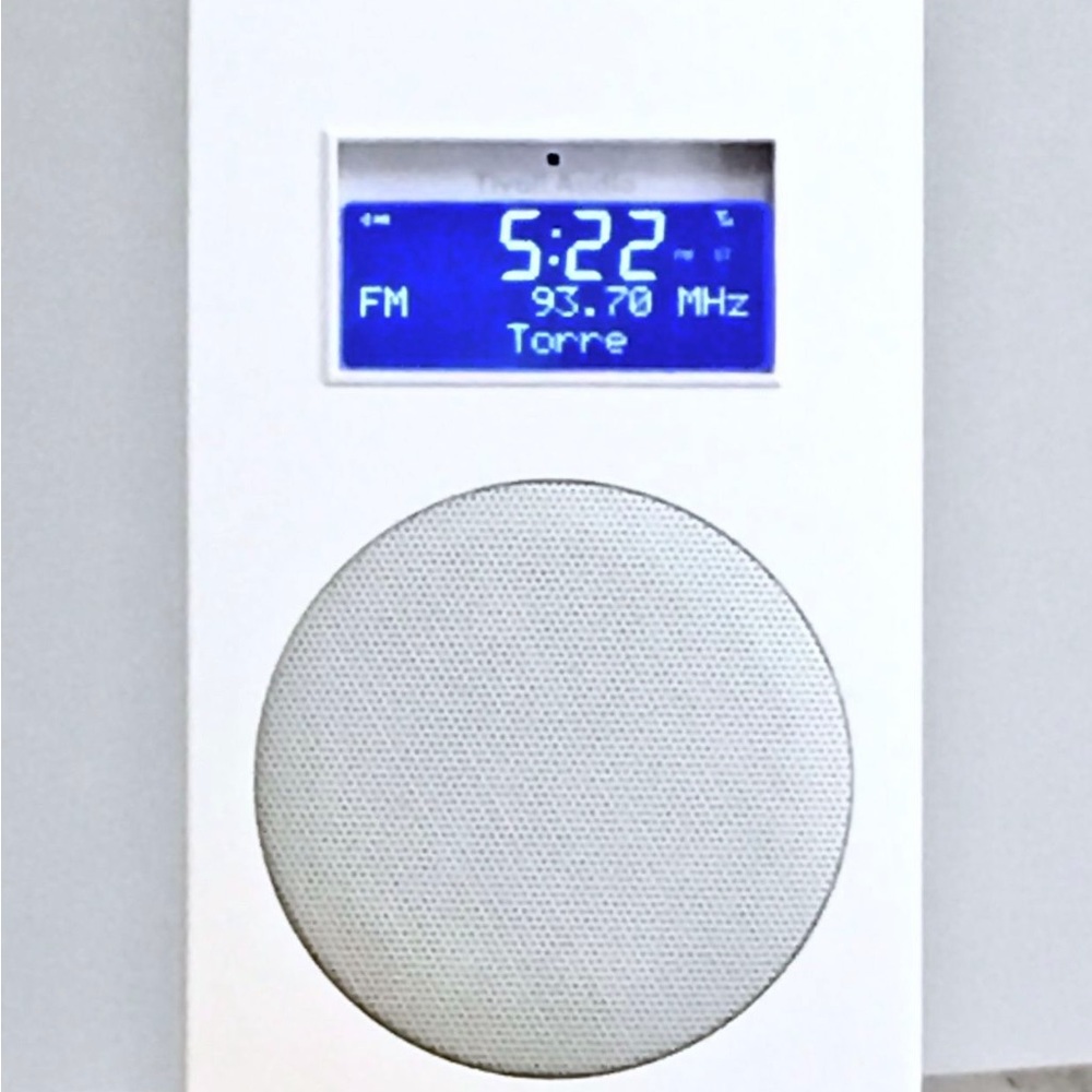 TIVOLI MODEL 10 AM/FM RADIO - Picture 3 of 8